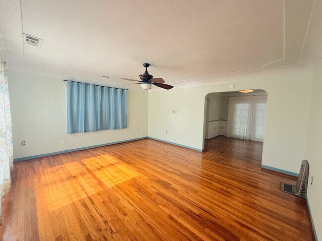 Foto del edificio - 3021 Oleander Ave