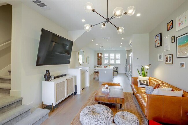 Building Photo - 330 Marquetta Cir