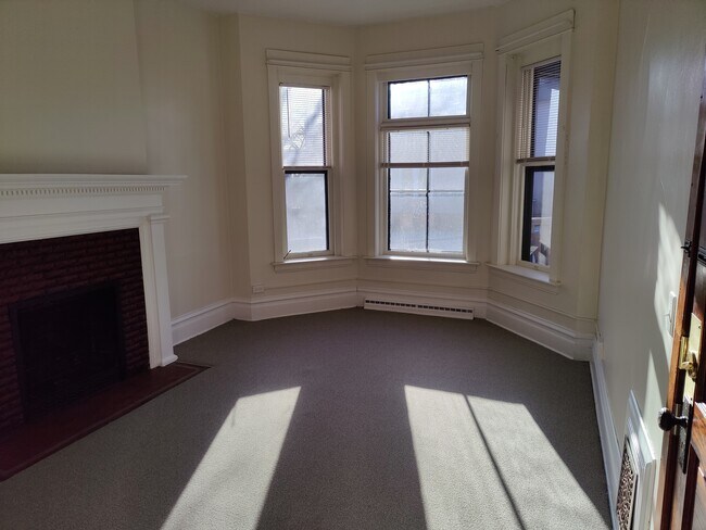 Building Photo - 208 N 15th Ave E