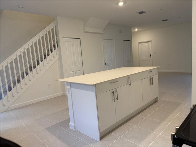 Building Photo - 1131 SE 2nd St