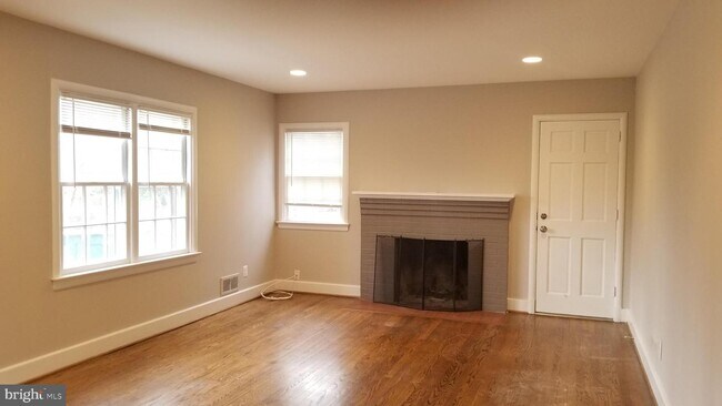 Building Photo - 910 Chinquapin Rd