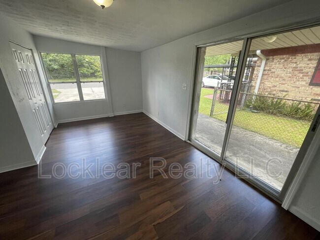Foto del edificio - 3323 Dawson St