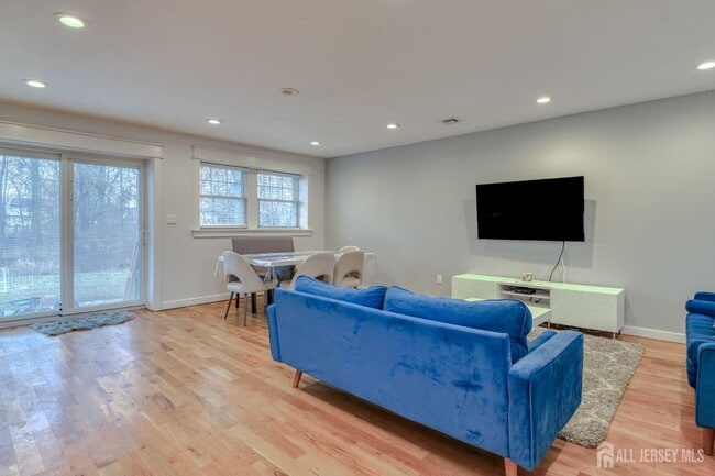 Foto del edificio - 30 Clara Dr