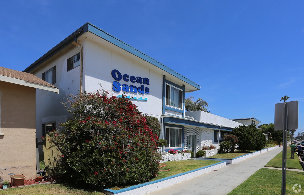 Palm View Village Apartments in Oceanside, CA