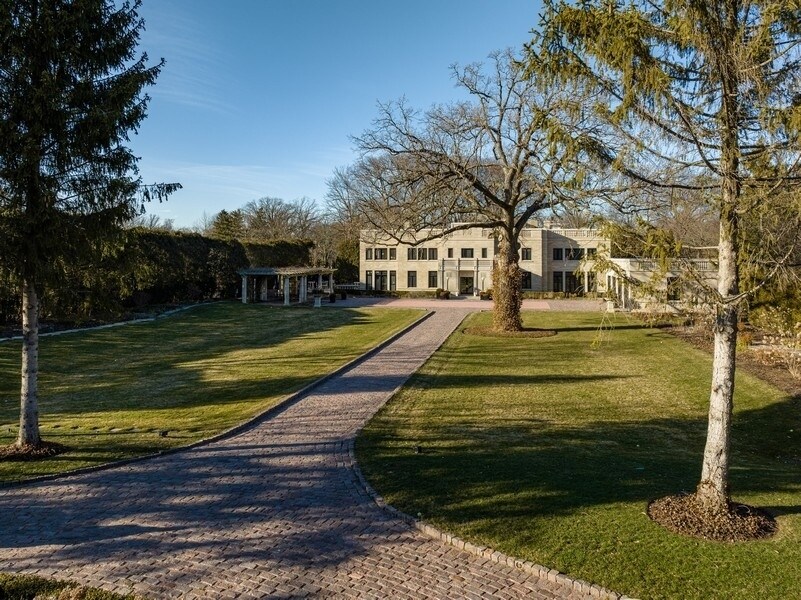 919 Hill Rd, IL 60093 House for Rent in IL