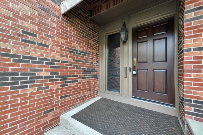 Building Photo - 992 Neil Ave