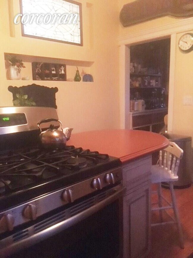 Foto del edificio - 71 Corson Ave