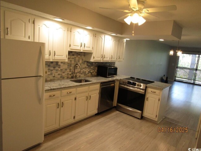 Building Photo - 4230 Pinehurst Cir