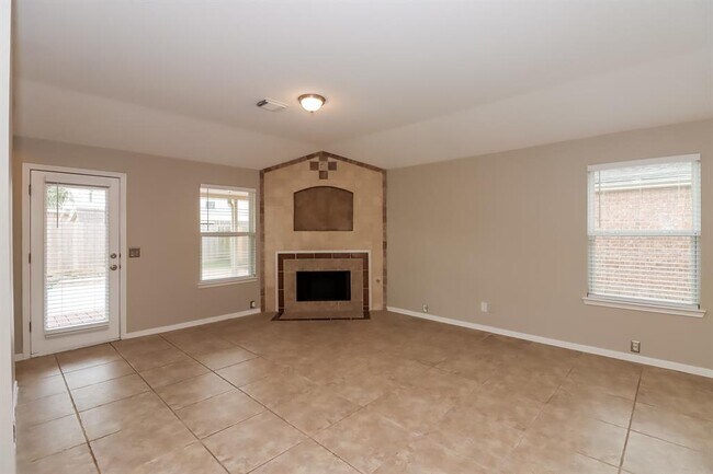 Building Photo - 19134 Royal Isle Dr