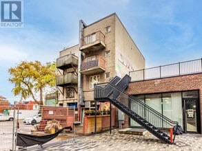 Building Photo - 996 Queen St E