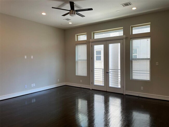Foto del edificio - 1714 Oakdale St