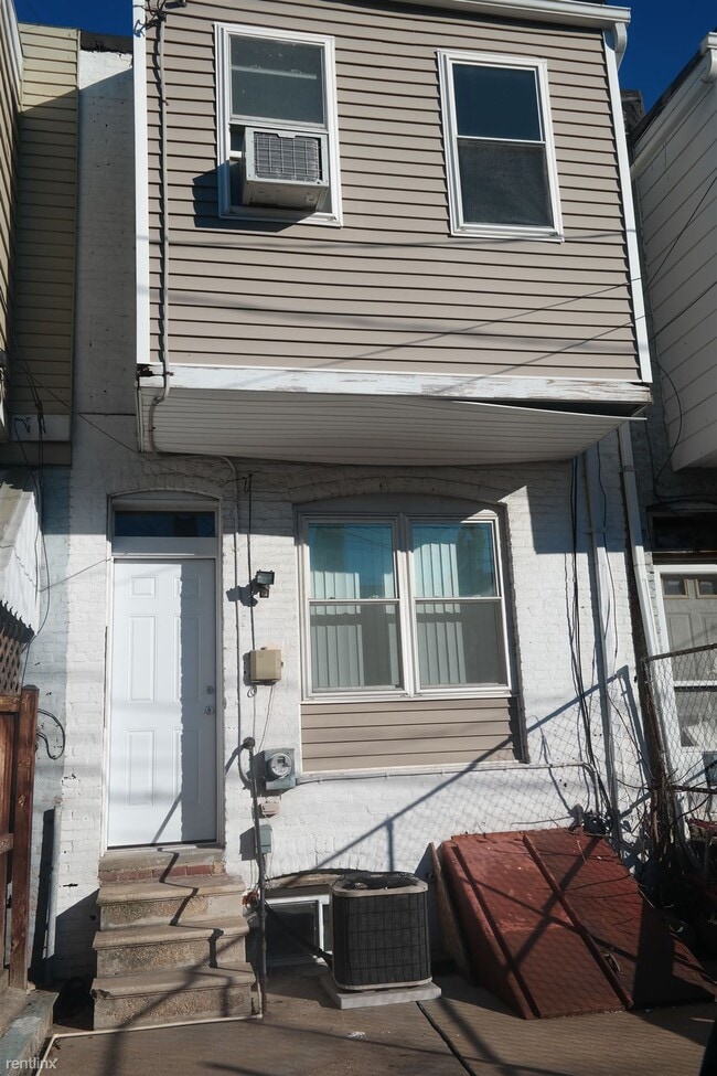 Building Photo - 2 br, 2.5 bath Townhome - 132 N Linwood Ave