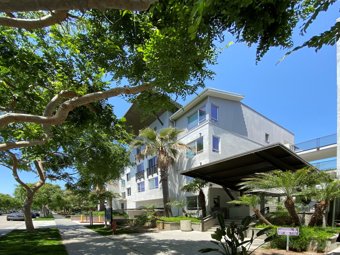 Primary Photo - 6400 Crescent Park E