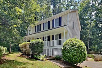 Building Photo - 2358 Marneil Dr NE