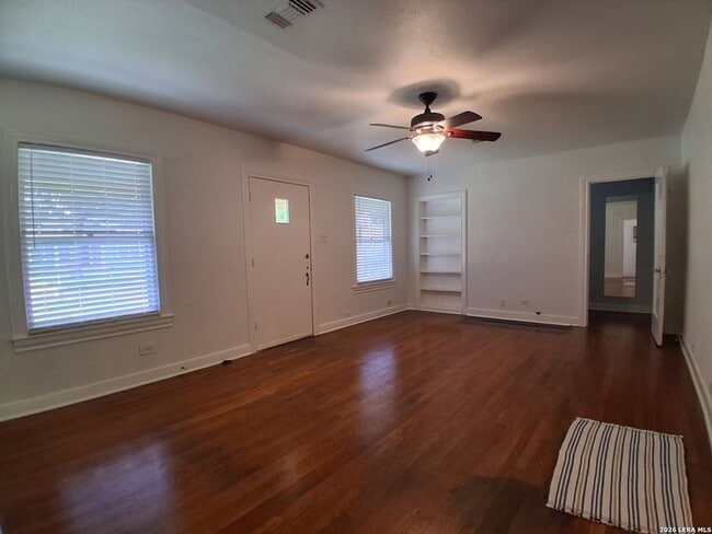 Foto del edificio - 315 W Ridgewood Ct