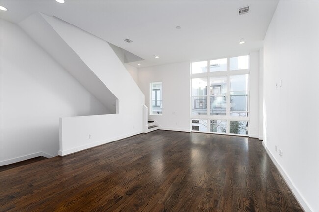 Building Photo - 5857 E Post Oak Ln