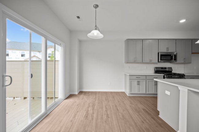 Building Photo - 2405 Salt Springs Dr