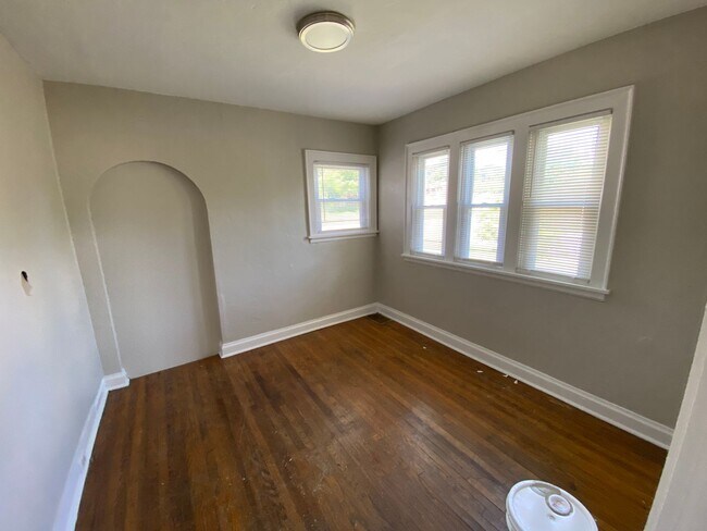 Foto del edificio - Recently Renovated Two Bedroom Coming Avai...