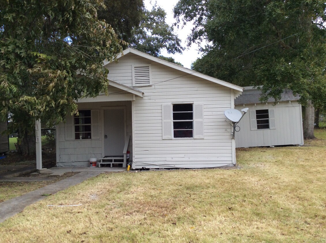Primary Photo - 1010 E Pershing St
