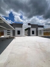 Building Photo - 25 Acacia St