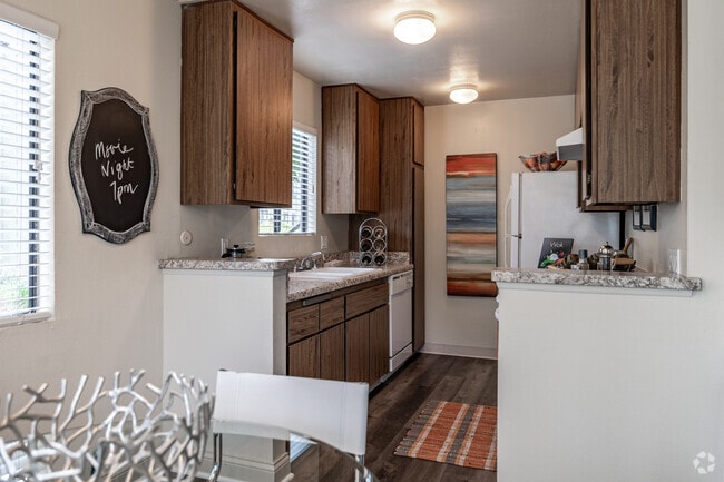 1BR, 1BA - 720SF - Kitchen - Pinecreek Village Apartments
