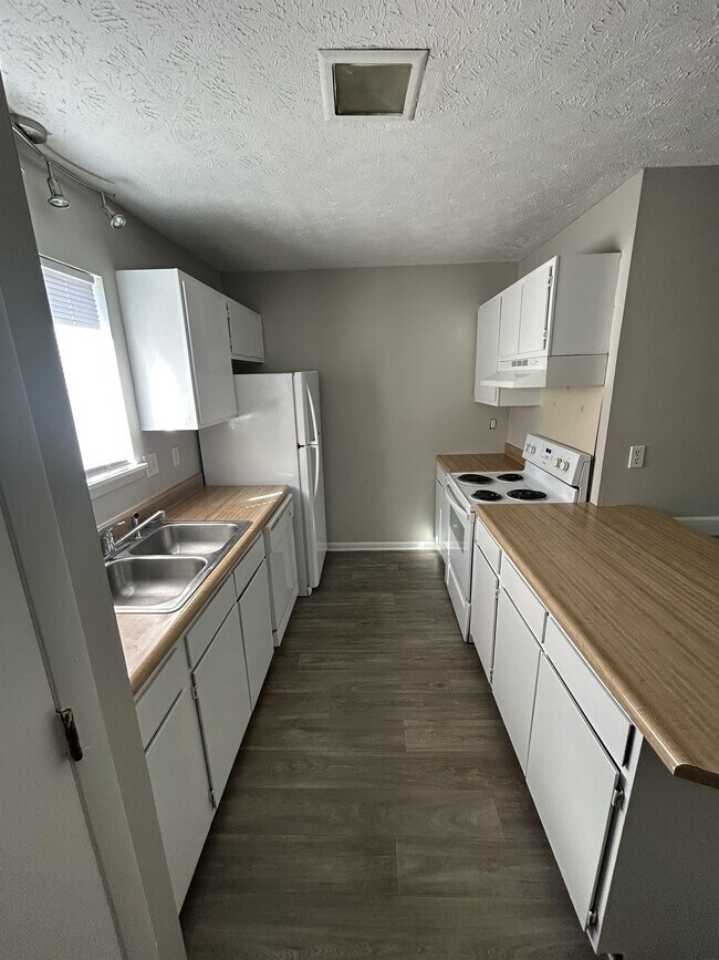 Foto del edificio - 809 Applewood Ln
