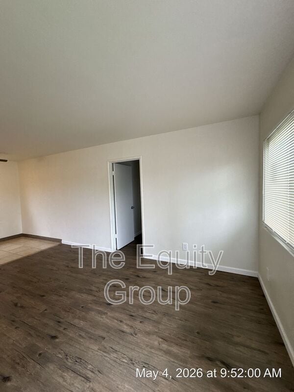 Building Photo - 331 E Elm St