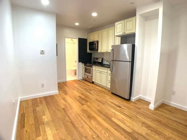 Building Photo - 1347 Greene Ave