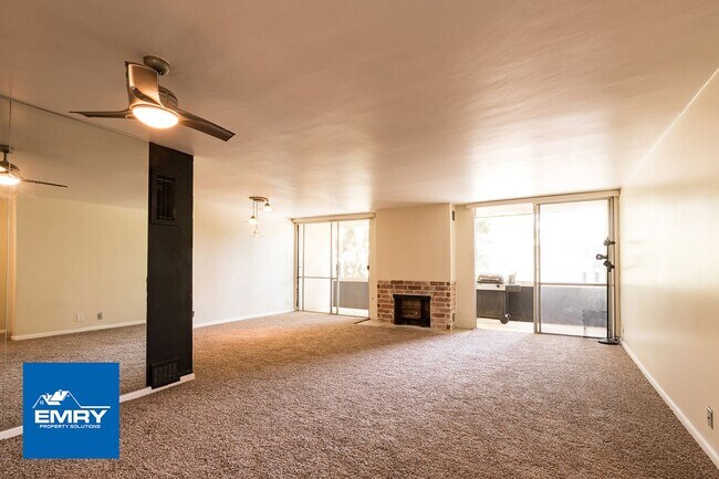 Foto del edificio - Condo for Rent in Culver City 2 Bed 2 Bath...