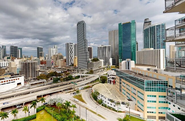 Foto del edificio - 350 S Miami Ave