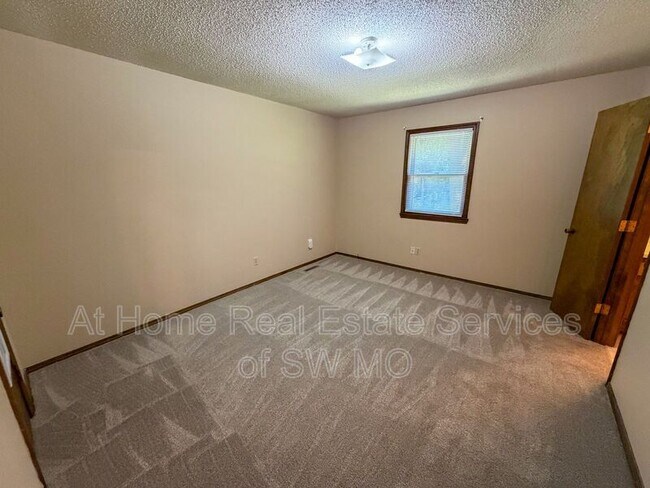 Foto del edificio - 3261 W Highland St