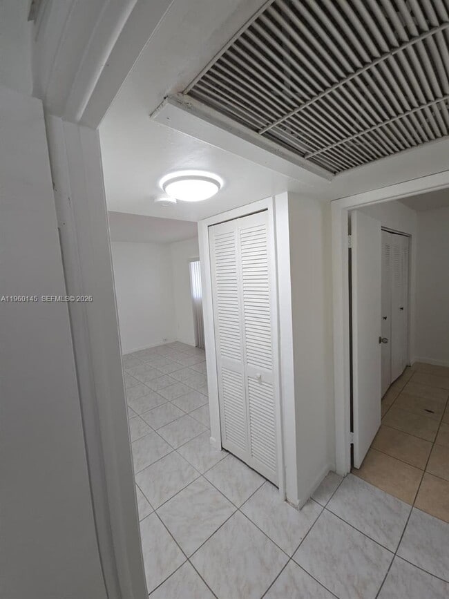 Foto del edificio - 9718 Hammocks Blvd