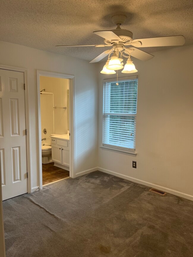 Building Photo - 3412 Armitage Dr