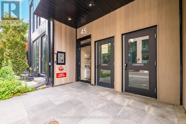 Building Photo - 45-345 Dovercourt Rd