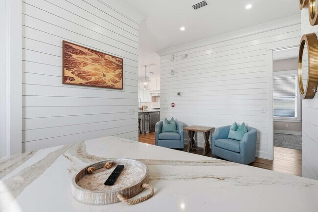 Foto del edificio - 14300 Front Beach Rd