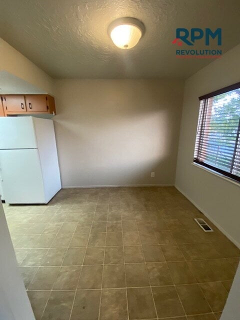 Building Photo - "Charming 3-Bedroom Haven in Sunset