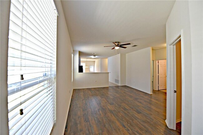 Foto del edificio - 5721 Knoll Pines Pass