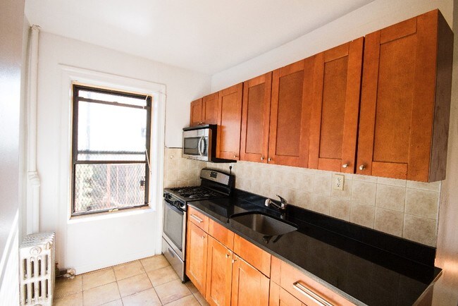 Foto del edificio - 296 Hewes St