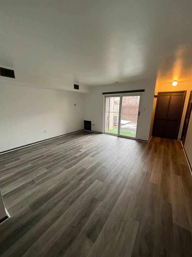 Primary Photo - Fully Renovated 2 Bedroom, 1 Bathroom in M...