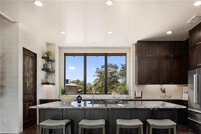 Foto del edificio - 19213 Lost Tree Blvd