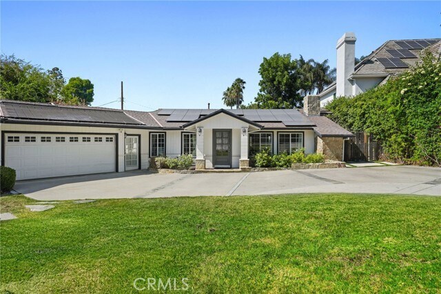 Building Photo - 18433 Tarzana Dr
