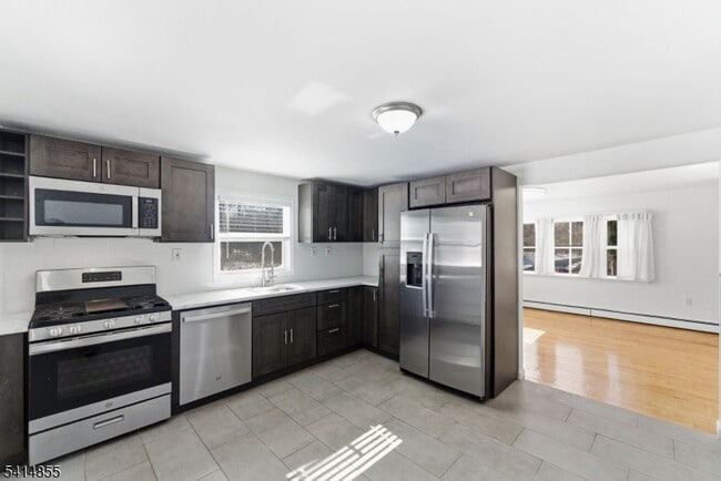 Building Photo - 549 Ewing Ave