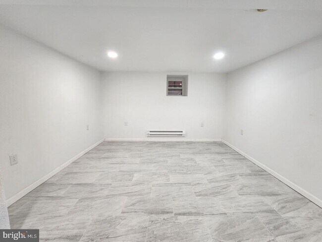 Building Photo - 927 Farragut St