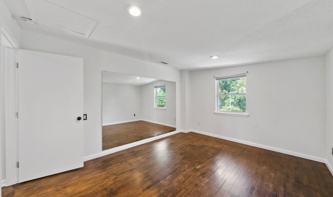 Foto del edificio - 1016 W 12th St