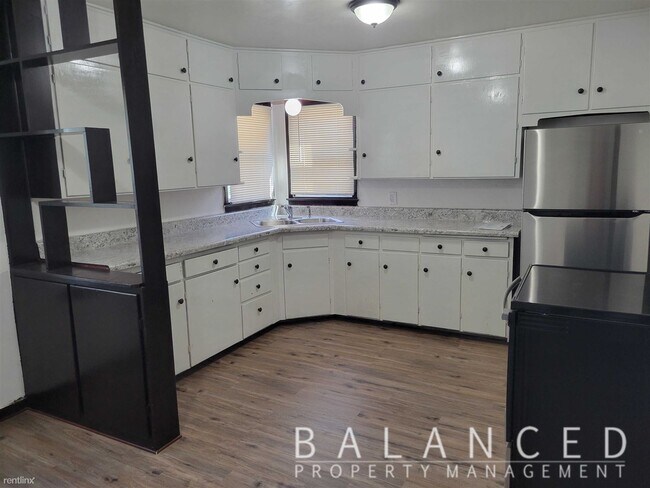 Building Photo - 2 br, 1 bath House - 715 SW Medford Ave
