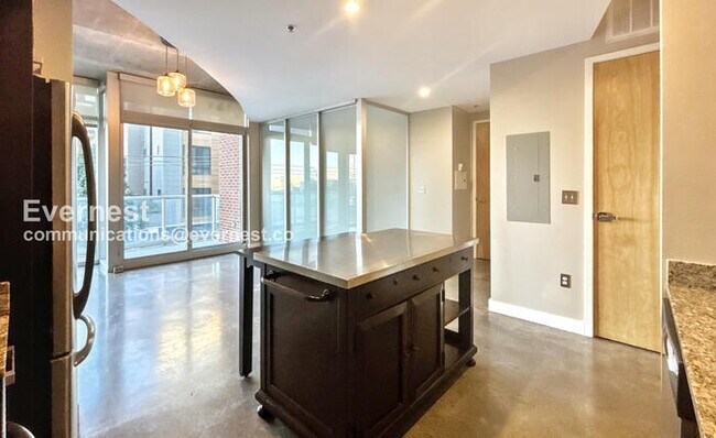 Foto del edificio - 600 12th Ave S