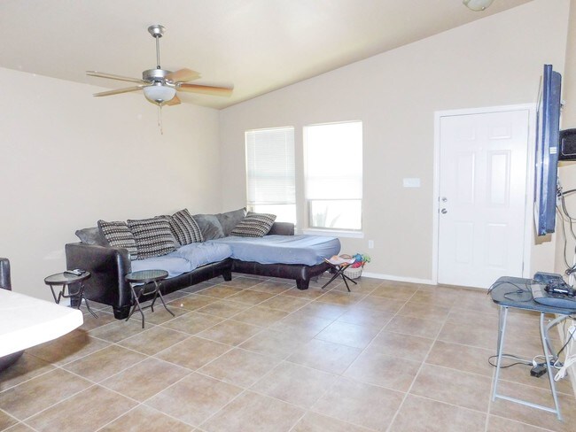 Building Photo - 3 br, 2 bath House - 10728 CANYON SAGE DR