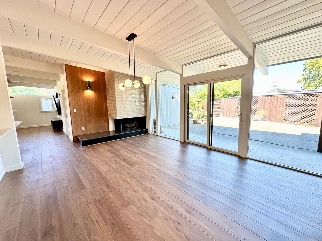 Primary Photo - Eichler Mid-Century Home, Newly Renovated