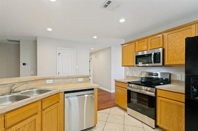 Building Photo - 9932 George Washington Dr