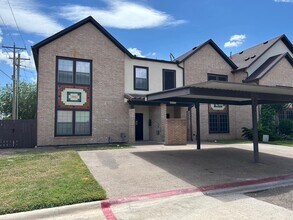 Building Photo - 2445 Monarch Dr